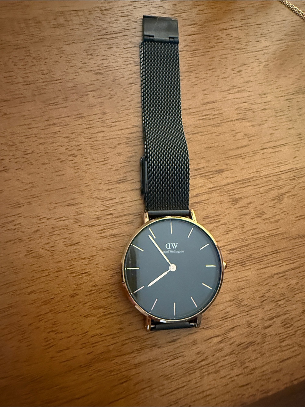 Daniel Wellington Black Dial Gold Case women’s Mesh Strap Watch
